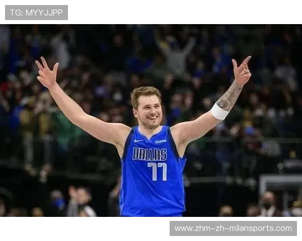 东契奇外线命中难度极高三分，独行侠看台震动